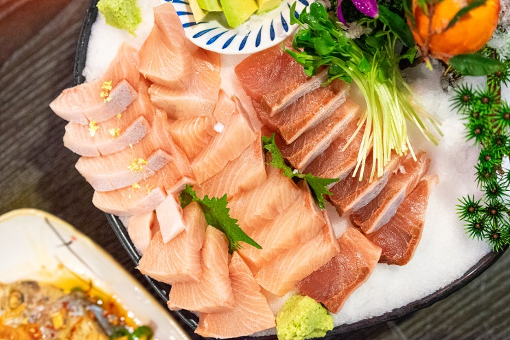  강남 신사역맛집 - 두툼하고 신선한 횟집에서 송년회 대방어 참돔 신사동 구르메