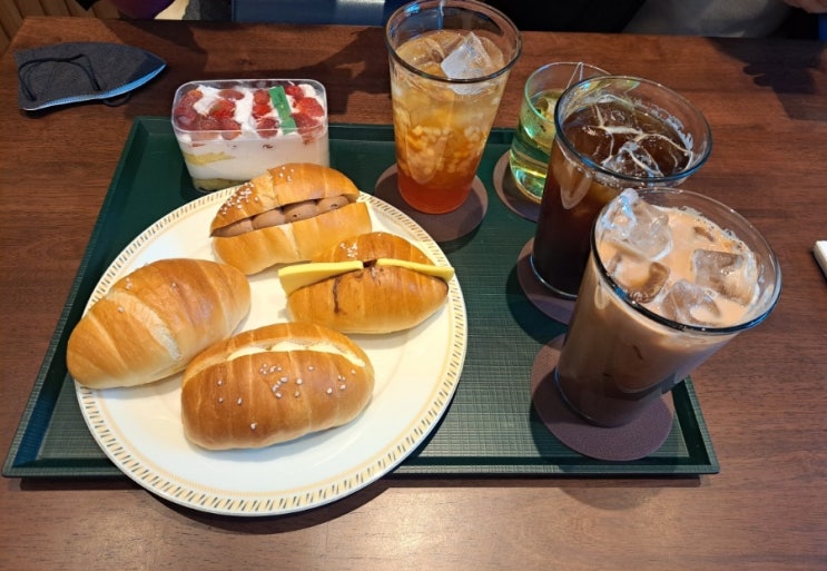 청라 소금빵 맛집 네온몬스터즈 카페 & 베이커리 청라 소금빵 맛집 네온몬스터즈 카페 & 베이커리
