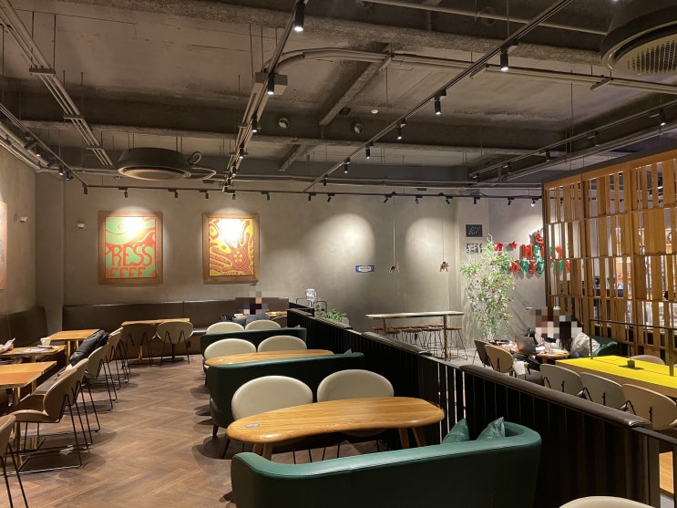  신기시장 카페 , 신기사거리 카페 , 주안동 카페 : 파스쿠찌 신기사거리점 주차가능 , 자리 많고 매장 넓어요