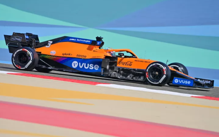 F1은 운전자들이 경주 행사에서 '정치적, 종교적, 개인적' 발언을 하는 것을 금지합니다. F1은 운전자들이 경주 행사에서 '정치적, 종교적, 개인적' 발언을 하는 것을 금지합니다.