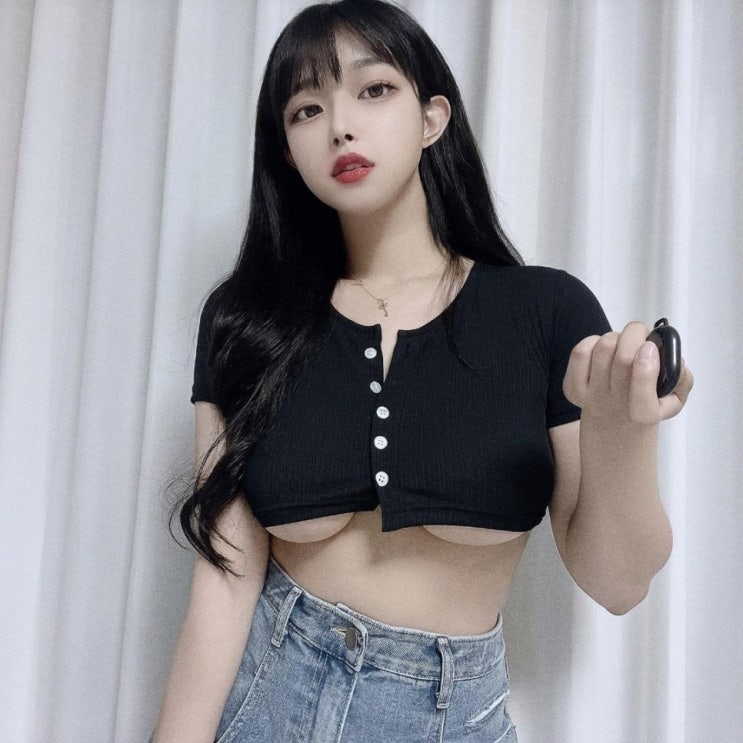 유명 스트리머 김갑주, '상의를 훌훌~' 침대에 누운 유명 여캠...몸매 과시하는 파격 사진 공개 유명 스트리머 김갑주, '상의를 훌훌~' 침대에 누운 유명 여캠...몸매 과시하는 파격 사진 공개