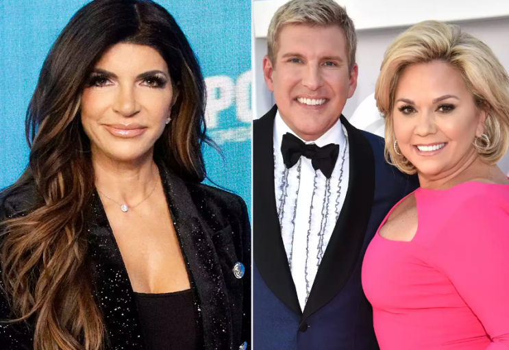 Teresa Giudice는 Todd와 Julie Chrisley에게 법적 어려움 속에서 아이들과 '힘을 내라' 그리고 '연결을 유지하라'고 말합니다. Teresa Giudice는 Todd와 Julie Chrisley에게 법적 어려움 속에서 아이들과 '힘을 내라' 그리고 '연결을 유지하라'고 말합니다.