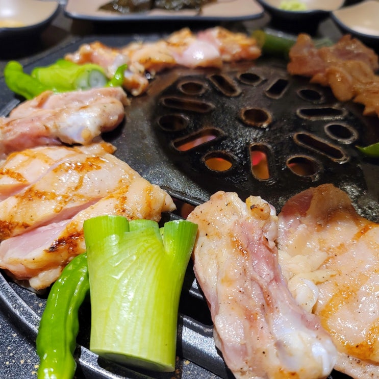  인계동 고기집 야자숯에 구워 먹는 닭갈비 <팔각도>