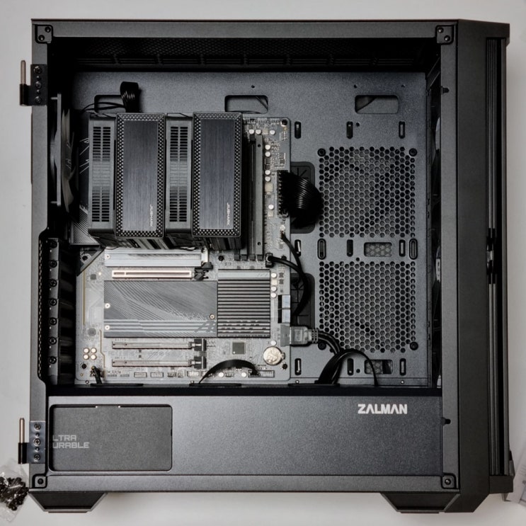  고사양 PC 조립에 어울리는 시원시원한 전면 풀메쉬 컴퓨터 케이스 잘만 Z10 PLUS 미들 타워