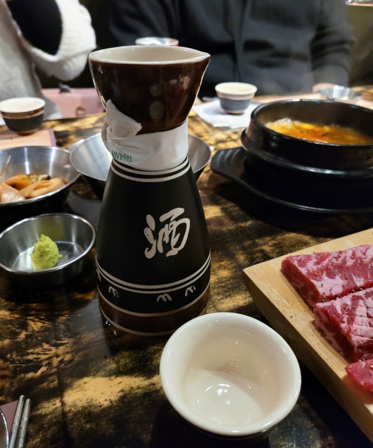  모란역 분위기 좋은 고기집 히바치에서 일본풍 화로구이와 따뜻한사케 한잔 (야끼니꾸/갈비살/우설/웜사케/온사케)
