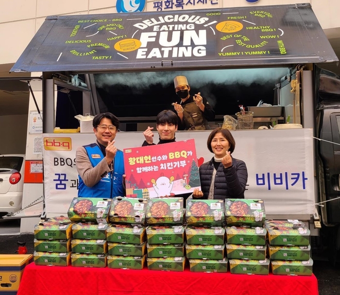 60세까지 매일 1마리 무료 ‘치킨연금’...“이렇게 먹으면 되죠” 60세까지 매일 1마리 무료 ‘치킨연금’...“이렇게 먹으면 되죠”