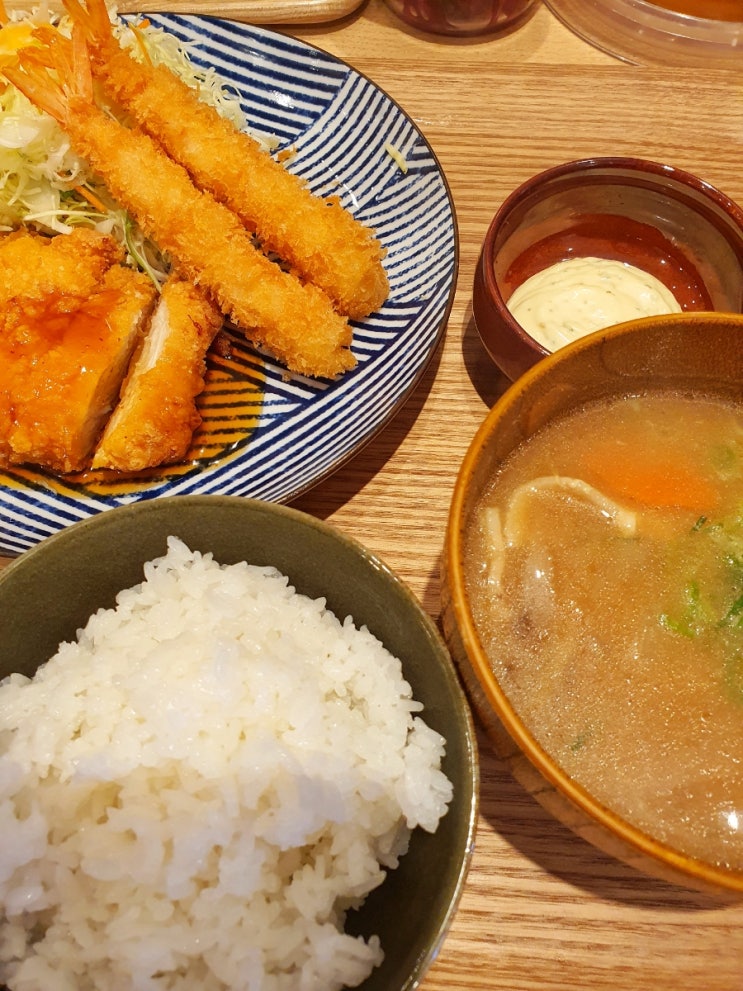 일본 오사카 닛폰바시 일본식 가정식 체인점 식당 '미야모토 무나시 닛폰바시 / Miyamoto Munashi Nipponbashi / 定食屋 宮本むなし 日本橋' 일본 오사카 닛폰바시 일본식 가정식 체인점 식당 '미야모토 무나시 닛폰바시 / Miyamoto Munashi Nipponbashi / 定食屋 宮本むなし 日本橋'