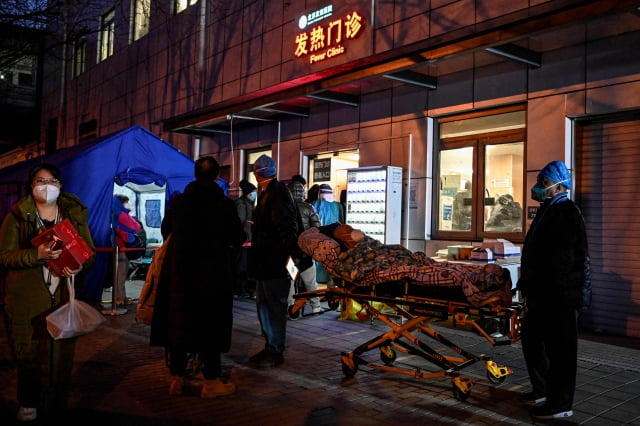중국, 코로나 사망자 하루 5000명…"3월 일평균 420만명 감염 가능" 중국, 코로나 사망자 하루 5000명…"3월 일평균 420만명 감염 가능"