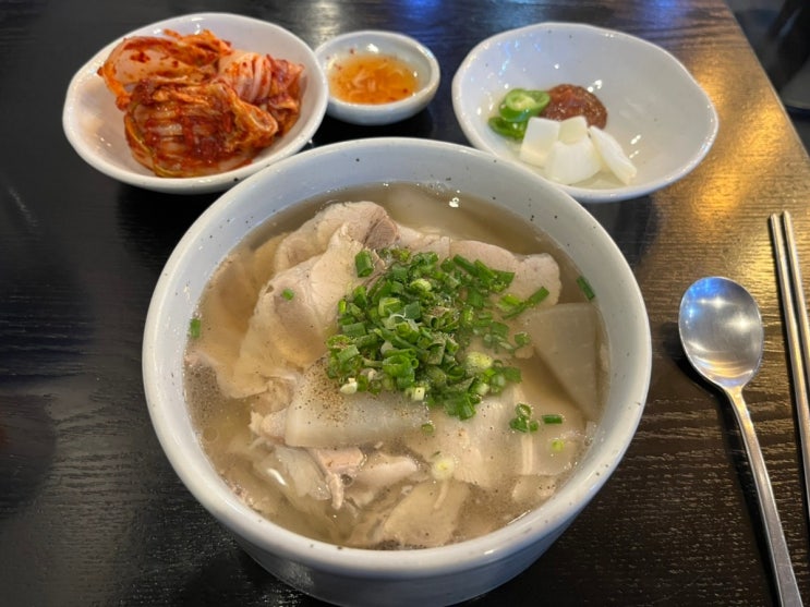  광화문 오피시아 빌딩 맛집, 깔끔하고 정갈한 고다 돼지곰탕!