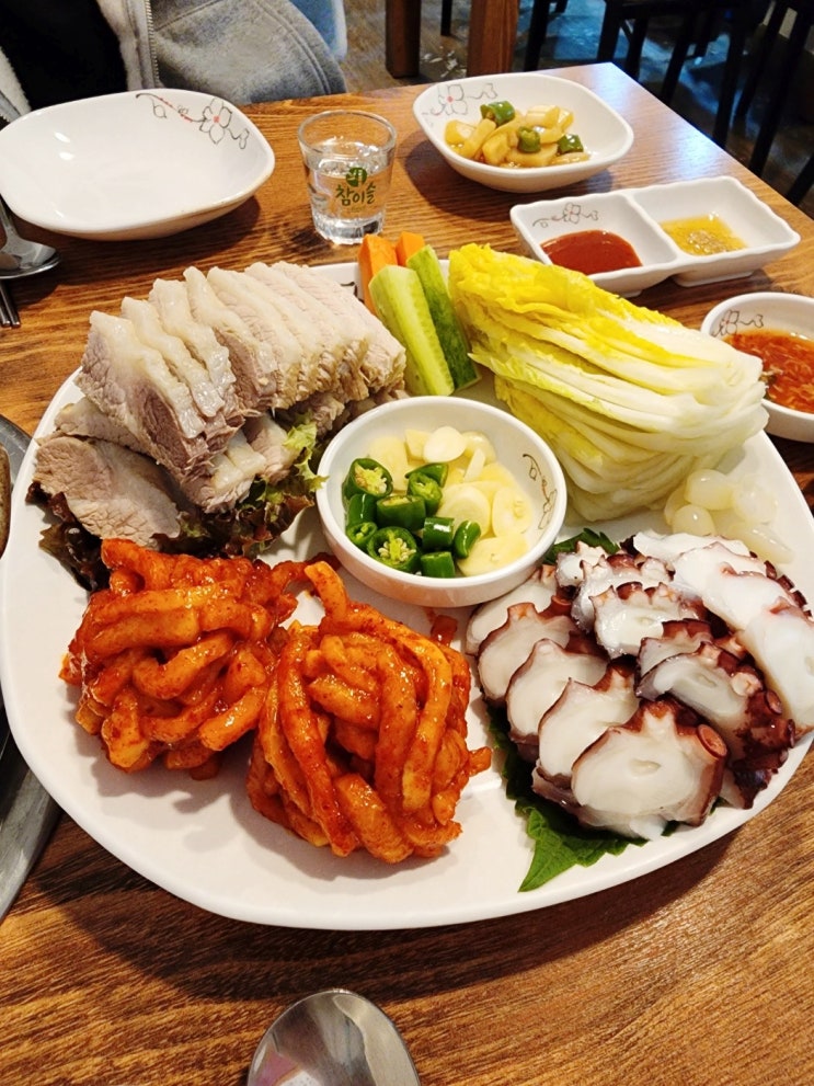  문어수육상회 '문어보쌈' - 특이한 조합의 절정! 강동구 상일동 찐맛집