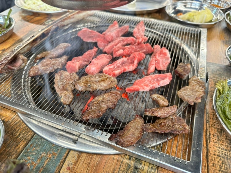 충주 고깃집 연수동 소소한 숯불갈비 / 소갈비살 우대갈비 LA갈비