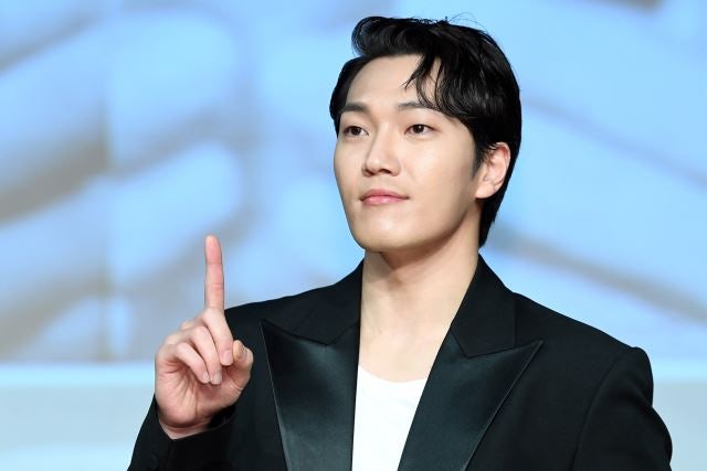 キム・ピル 覆面歌王 歌集「再び愛するなら」など