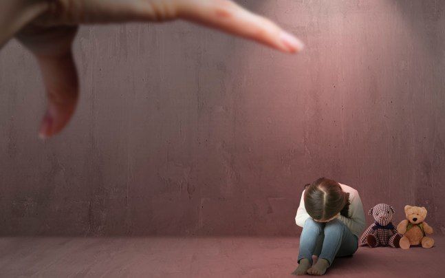 "왜 안 씻어"...5살 아이 쓰레기봉투에 넣으려 한 사회복지사, 결국 "왜 안 씻어"...5살 아이 쓰레기봉투에 넣으려 한 사회복지사, 결국