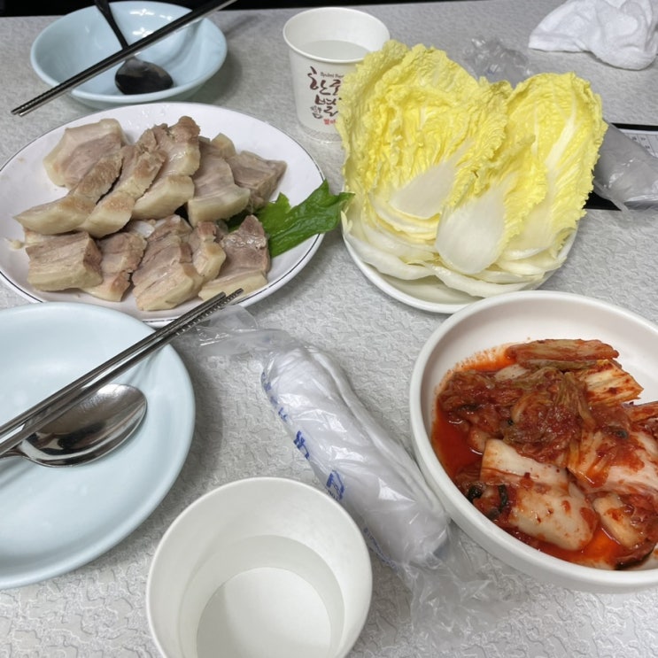  종로삼가 대련집에서 칼국수랑 보쌈 먹었는데요 진짜 눈물나게 맛있어요 내돈내산 강추임