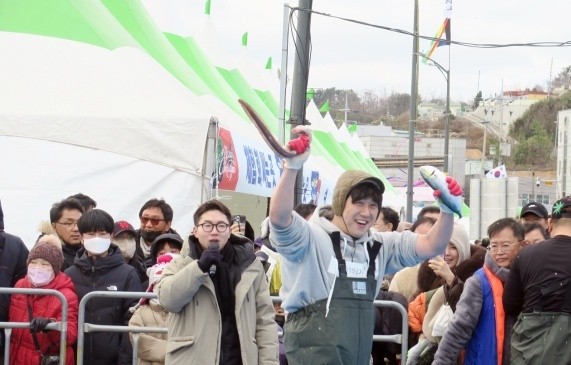  울진 대게·대방어·문어·새우, 달큰한 2022 죽변항수산물축제 현장
