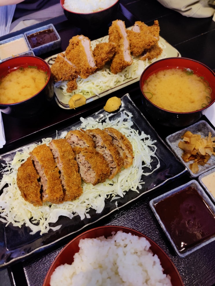  #4. 님만해민 올블랙커피, 무스카츠, 소품샵, 현지인 무카타 맛집 양느이(Yang Noey Nimman)