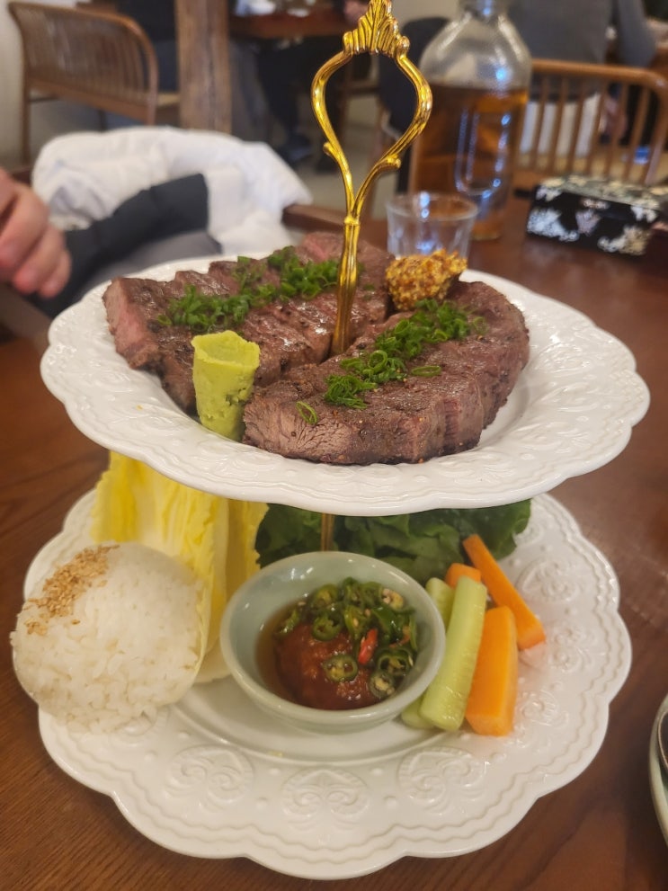  밤리단길 이색식당 이경 양식당(ft.한국식 부채살 스테이크/꽈리고추 삼겹 솥밥)