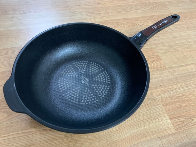 후라이팬추천 국내산 후라이팬 퀸센스 MAGO 궁중팬 32cm 5중 다이아몬드 코팅제품이라 눌러 붙음없이 잘 볶여요!! 후라이팬추천 국내산 후라이팬 퀸센스 MAGO 궁중팬 32cm 5중 다이아몬드 코팅제품이라 눌러 붙음없이 잘 볶여요!!