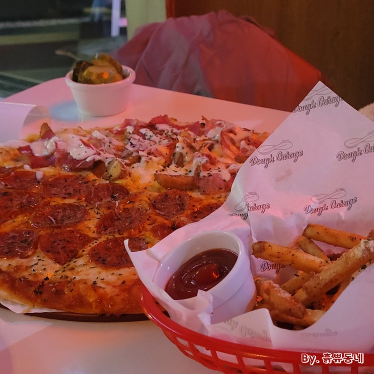 [부산 전포 맛집] 서면 전리단길 미국 스타일 감성 가득한 피자집 "도우개러지 피자 전포점" (DOUGH GARAGE)