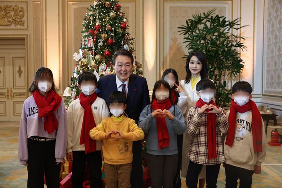 尹<b>대통령</b> "<b>성탄</b>의 축복 가득하시길"…크리스마스 축하 메시지