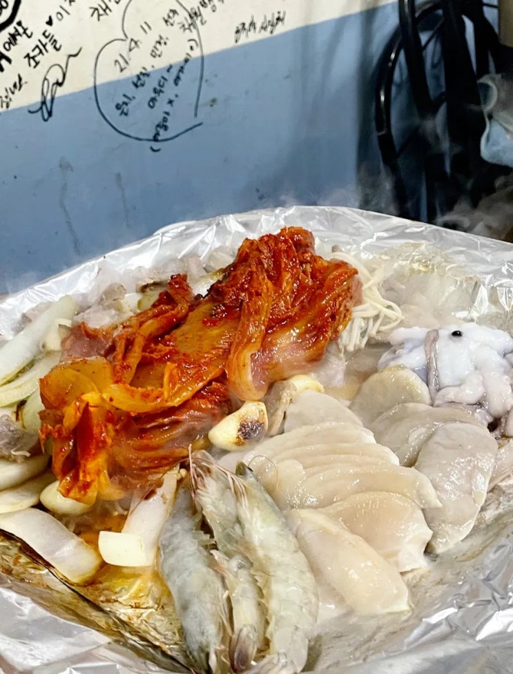  푸짐하고 맛있는 해물삼합 맛집 여수 서시장 24번 실내마차