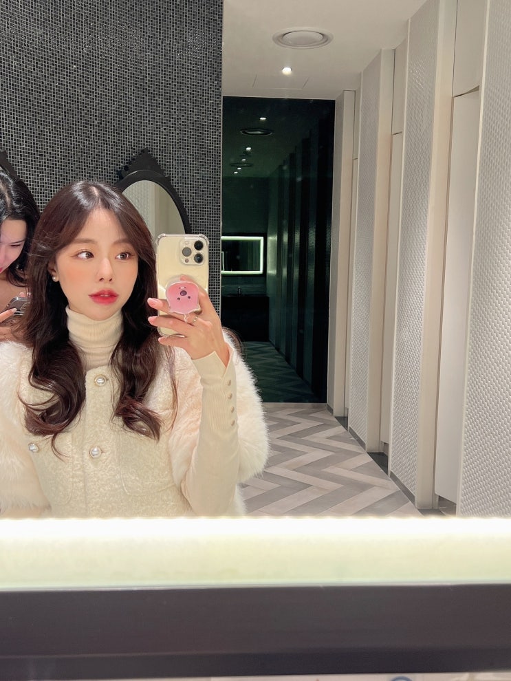 반짝이는 물결의 호수처럼 가만히 있을게요. 배경은 화창한 날로 할까요, 달빛 비치는 밤으로 할까요 반짝이는 물결의 호수처럼 가만히 있을게요. 배경은 화창한 날로 할까요, 달빛 비치는 밤으로 할까요