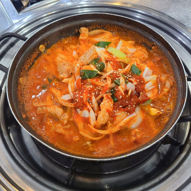  [전주 아중리 맛집] "원조진안흑돼지" :: 지글지글 끓는 짜글이, 얼큰하게 한 숟가락!