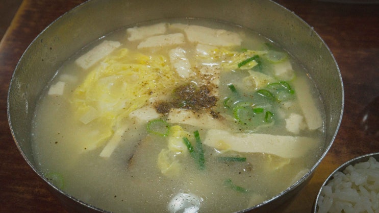  무교동 북어국집_"내 취향은 아닌, 북엇국의 전형"