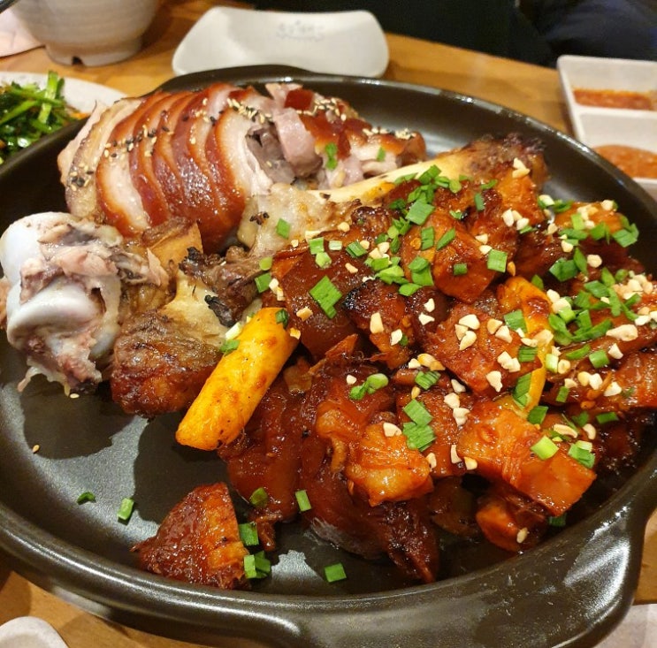  시흥 능곡 쫄깃한 족발과 막국수 족발야시장