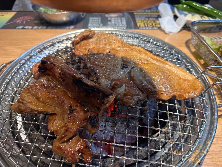  명륜진사갈비 영등포역 “돼지갈비 무한리필” 영등포 돼지갈지 맛집(feat. 여의도 더현대 크리스마스 트리): 서울/영등포동