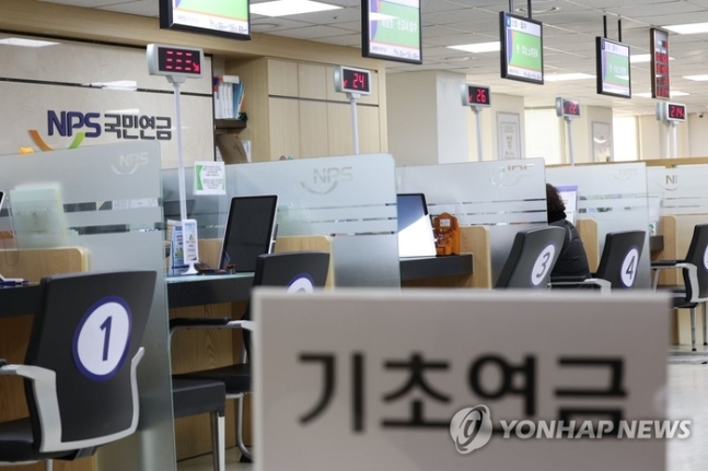 “꼬박꼬박 국민연금 낸 우린 뭔가”…기초연금 인상에 뿔난 서민들 왜? “꼬박꼬박 국민연금 낸 우린 뭔가”…기초연금 인상에 뿔난 서민들 왜?