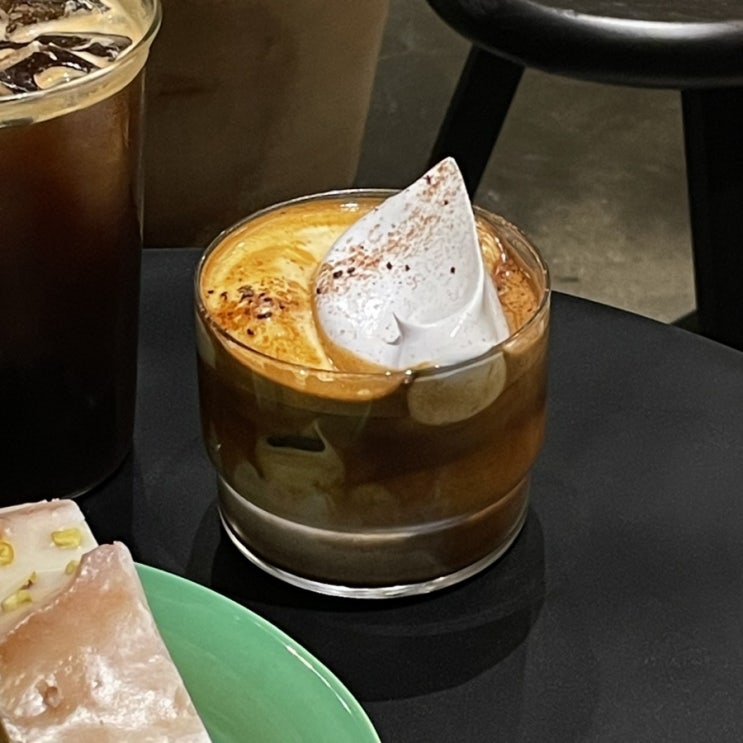  [이태원] 아인슈페너가 인상적인 한남동 카페 | 아키비스트 한남점