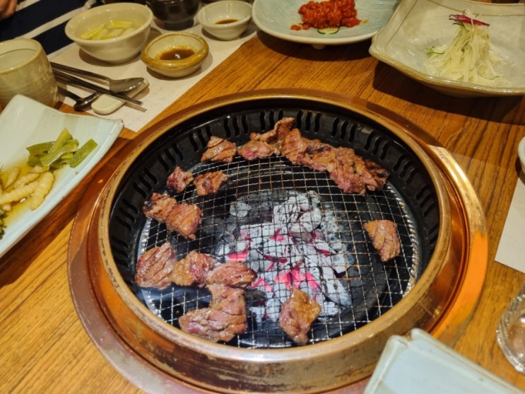  홍대, 합정 연말모임, 회식장소로 좋은 소고기 맛집 룸식당 [경복궁 서교점]