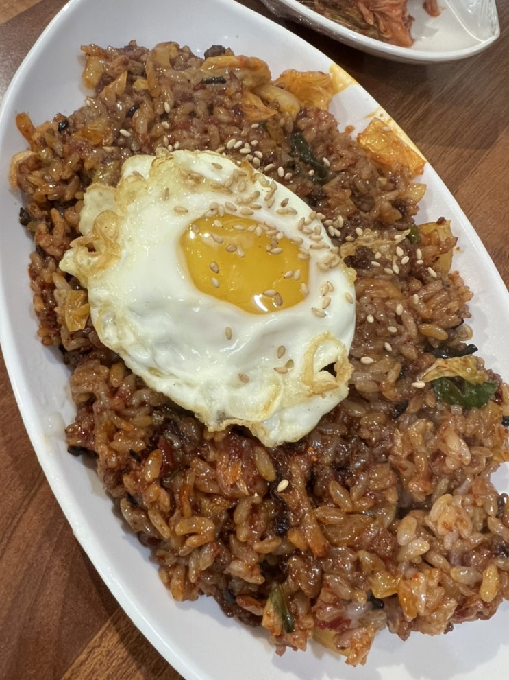  [서울 을지로4가역] 칼국수, 김치볶음밥 / 꾸왁칼국수