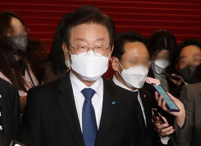 <b>이재명</b> 28일 <b>소환</b> 불응하면…검찰, <b>조사</b> 없이 기소?... 