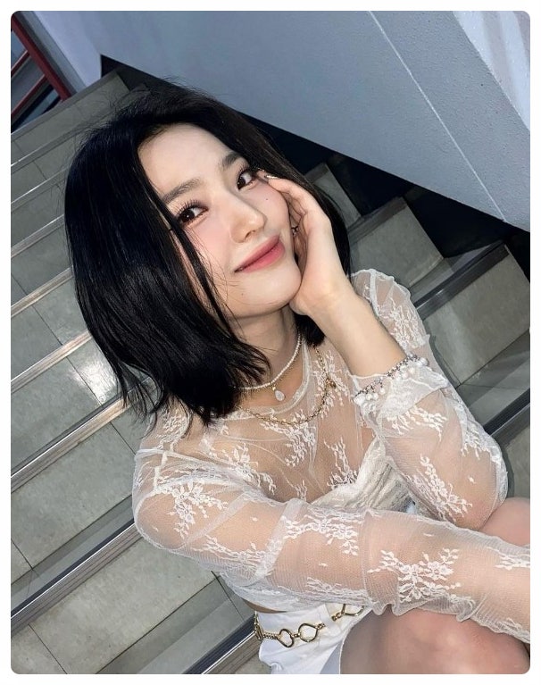 프로미스나인 이새롬 컴백 근황 악뮤 이찬혁 열애설 활동 중단 인스타 프로필 나이 키 소속....