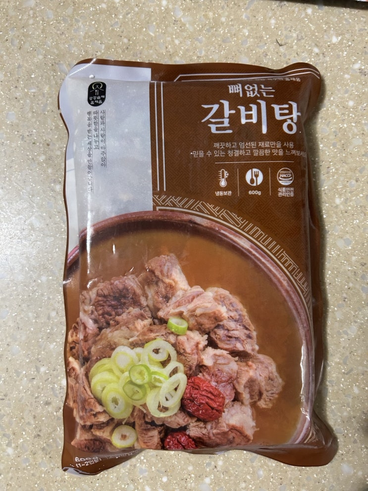  강강술래 갈비탕 남녀노소 먹기 편합니다. 조카를 위해서 시켰는데 잘 먹어서 다행입니다.