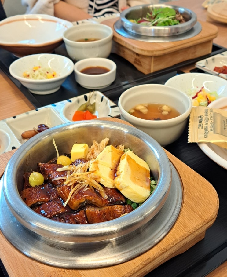  용산 솥밥 전문점 '한강솥' 장어솥밥 정갈한 한상