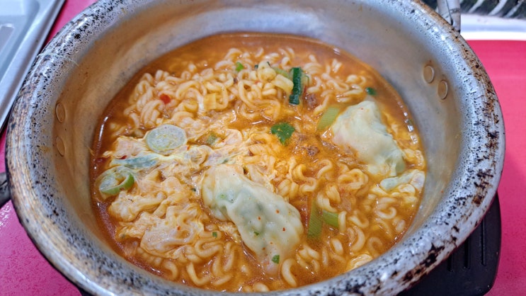 오늘의 시청앞 런치는 마포만두 김밥과 만두라면 오늘의 시청앞 런치는 마포만두 김밥과 만두라면