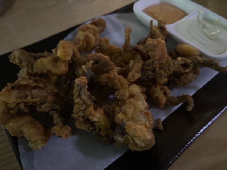  가볍게 편안하게 퇴근 후 술한잔 기울이며 이야기 하기 좋은 김치찌개 맛집 튀김 맛집 문지동 동네술집
