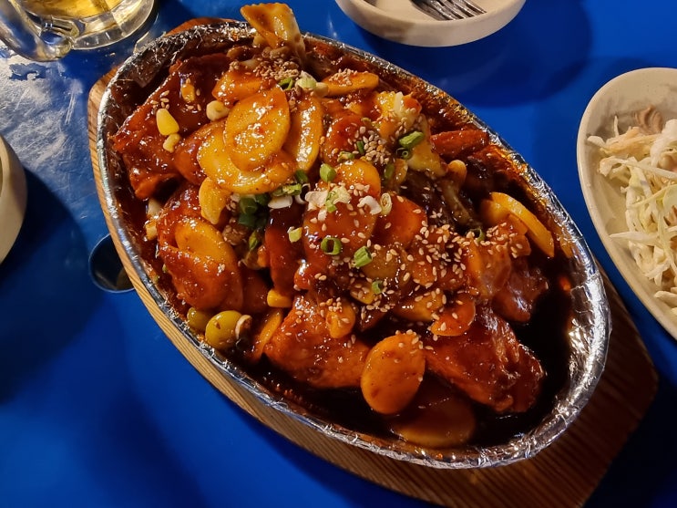  [한방숯불바베큐] 중랑구 시원한 밤에 야외에서 숯불 바베큐 치킨 통닭 한 마리 섭취