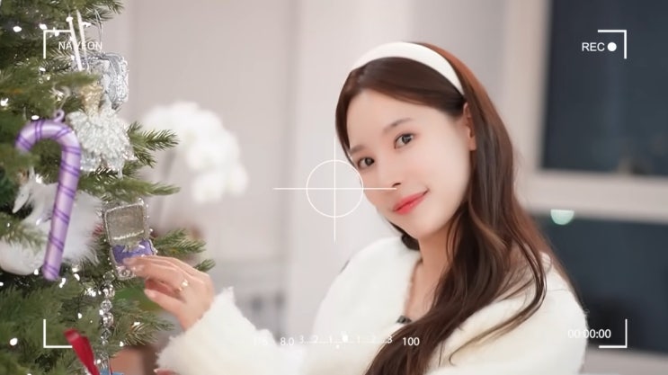 '환승연애2' 출연했던 이나연, 명품 잔뜩 달린 크리스마스 트리 공개...금수저설 또 확산 '환승연애2' 출연했던 이나연, 명품 잔뜩 달린 크리스마스 트리 공개...금수저설 또 확산
