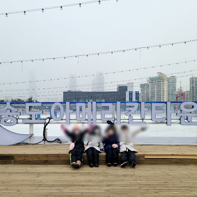  송도아메리칸타운 야외스케이드장, 도심 속 아이스링크 스케이트와 얼음썰매 즐기기!