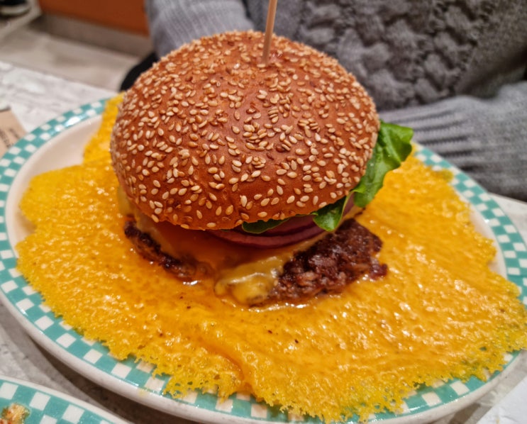  잠실역 롯데월드 몰에 위치한 수제버거 맛집 '브루클린더버거조인트'