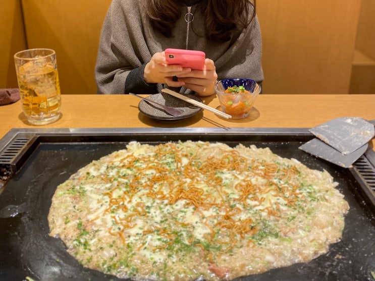 도쿄 출신 음식 : 나의 최애, 몬쟈야끼 - 비주얼 충격이지만 핵맛도리!