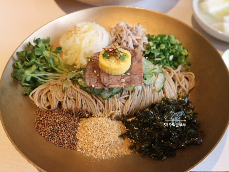 제주 한라산아래 첫마을 자꾸 생각나는 메밀 비비작작면 표선 맛집