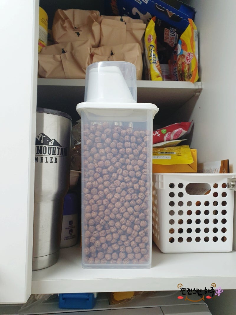 다이소 계량컵뚜껑 잡곡용기 1.2L는 시리얼보관통으로 사용하기 좋아요