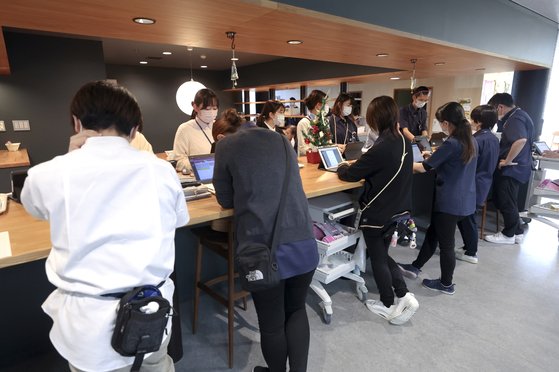 병원 이름이 '집으로 돌아가자 병원'…'노인 천국' 일본이 찾은 답 병원 이름이 '집으로 돌아가자 병원'…'노인 천국' 일본이 찾은 답