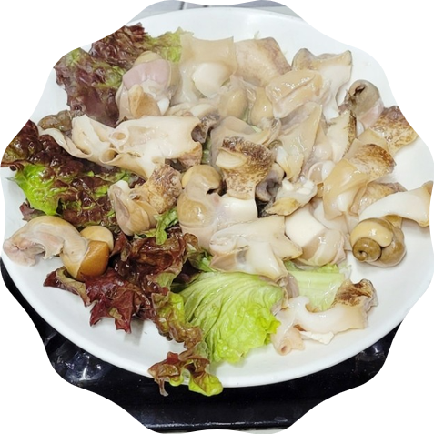  오징어채무침 감자볶음 들기름달걀후라이 서비스 흑산도소라