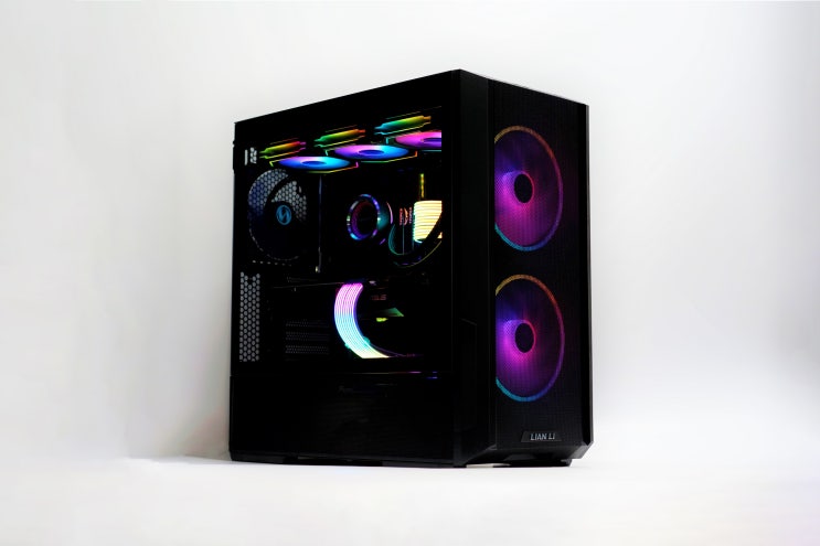  차이가 느껴지는 케이스, LIAN LI LANCOOL 216 RGB Black